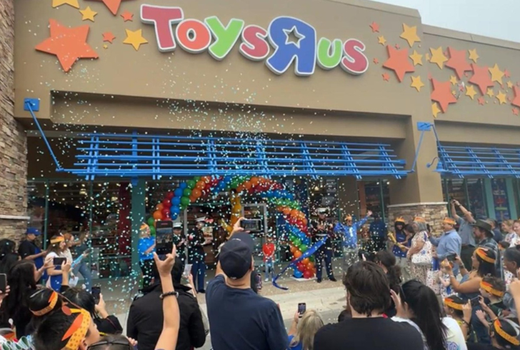 Toys R Us creator studio